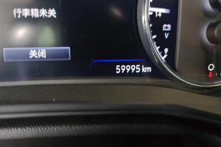 Used Buick Regal 2020 552T Luxury Version Odometer Close Up