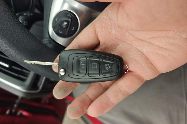 Used Ford Focus 2012 Sedan 1.6L Automatic Fashion Edition Vehicle Key