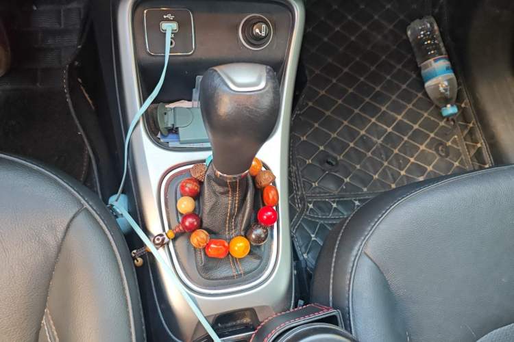 Used Jeep Compass 2017 200T Automatic Family Edition Gear Lever