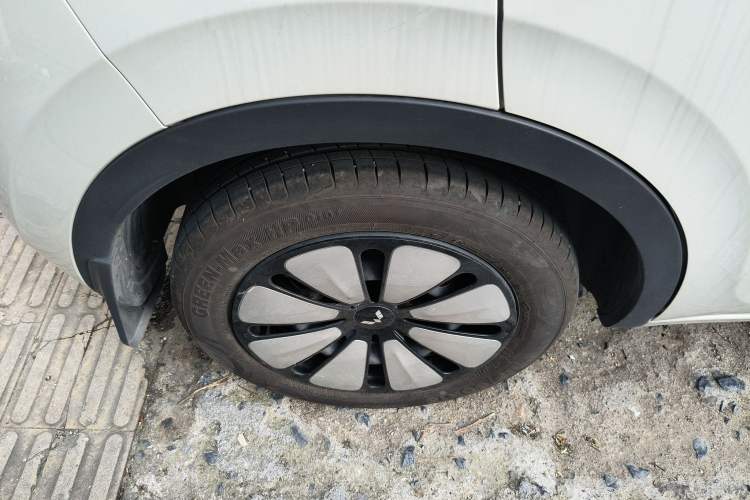Used Wuling Bingo 2024 333 km Lingxi Connected Version Right Rear Wheel Hub