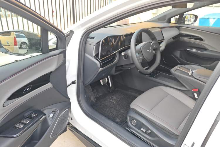 Used Hongqi EH7 2025 600 Smart Selection Edition
