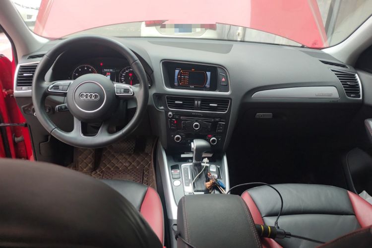 Used Audi Q5 2017 Plus 40 TFSI Technology Model Center Console