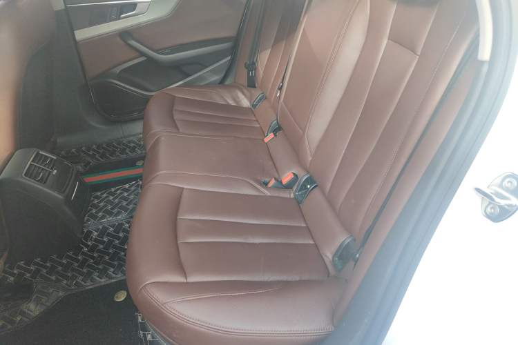 Used Audi A4L 2019 40 TFSI Ambition China VI Left Rear Seat