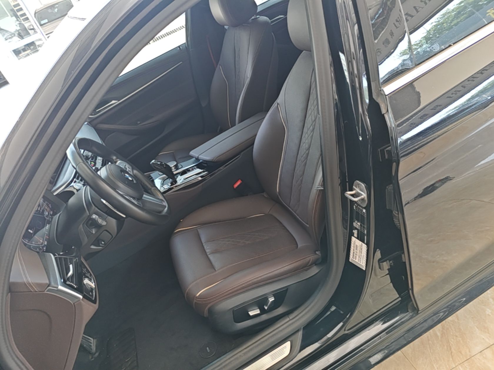 Vordere Reihe im Auto