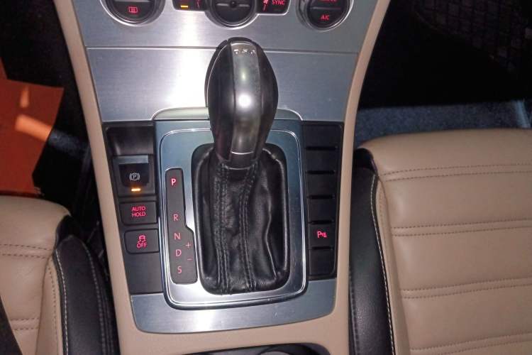 Used Volkswagen FAW-Volkswagen CC 2015 1.8TSI Prestige Model Gear Lever