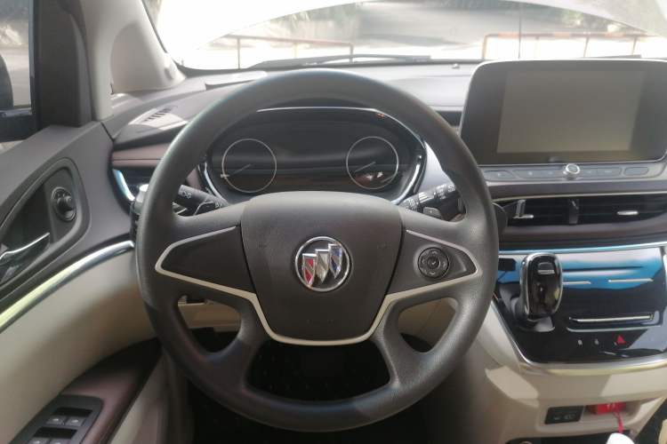 Used Buick GL8 2023 Land Executive Class Comfort Model
