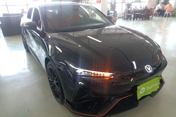 Used CHANGAN UNI-V 2025 Model Third-Generation 2.0T Dynamic Edition
