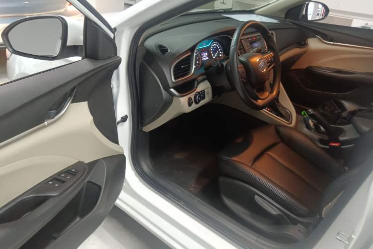 Used Buick GT 2019 15T Dual-Clutch Advanced Version China VI Standard Driver Seat