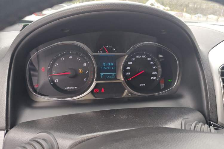 Used Chevrolet Captiva 2015 2.4L 4x4 Flagship Edition 7-Seater