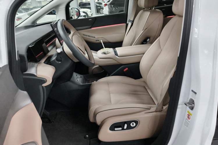 Used XPeng X9 2025 740 Ultra-Long Range Max
