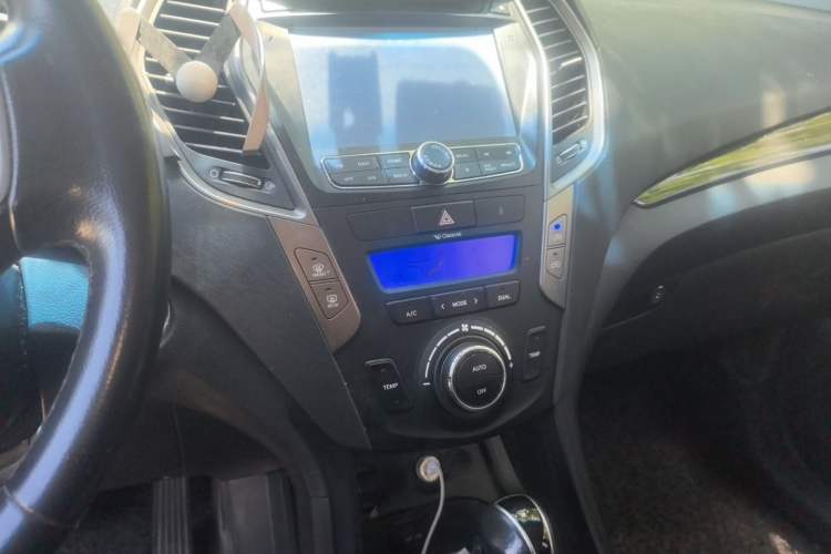 Used Hyundai Santa Fe 2013 2.4L Automatic Two-Wheel Drive Smart Version
