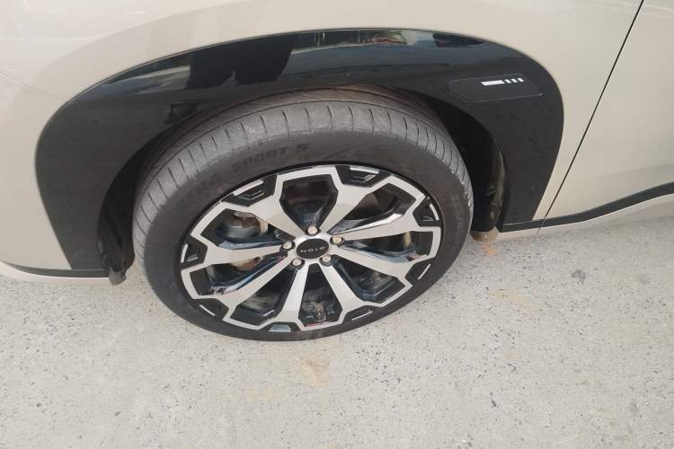 Used AION V 2024 Aion Tyrannosaurus 650 Smart Luxury Edition