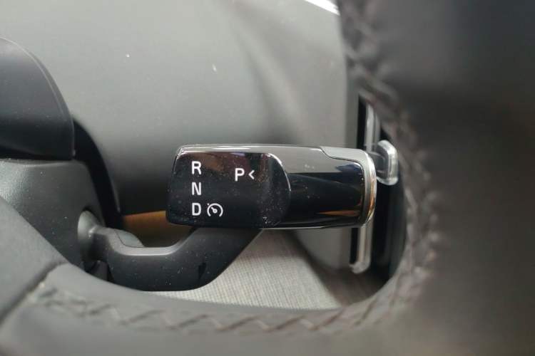 Used Volvo EX30 2025 Rear-Drive Long-Range Plus Model
