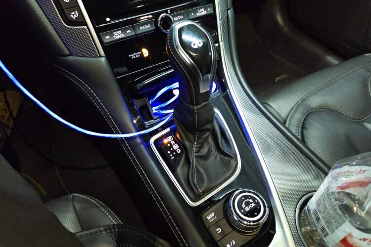 Used Infiniti Q50L 2018 2.0T Enjoyment Version China V Standard Gear Lever