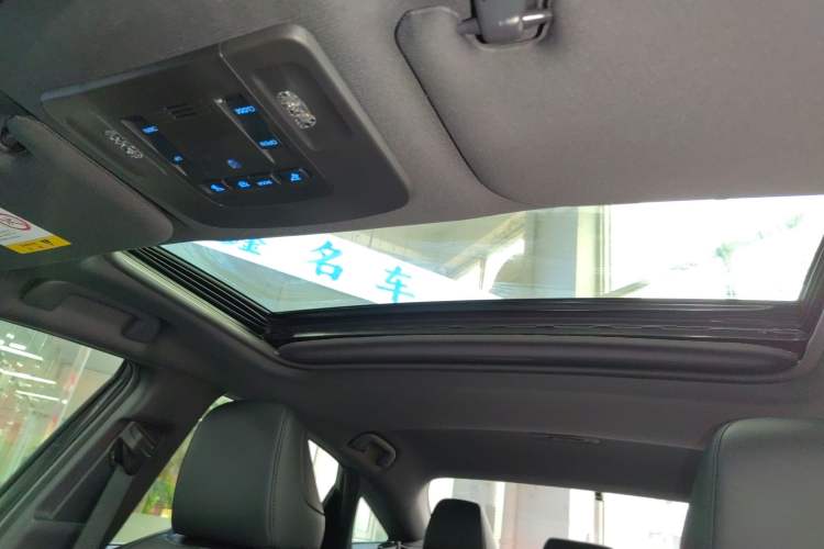 Used Toyota Avalon 2019 2.0L Luxury Edition China VI Standard Headliner