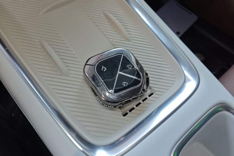 Used Wuling Bingo S 2025 Model 325km Deluxe Edition