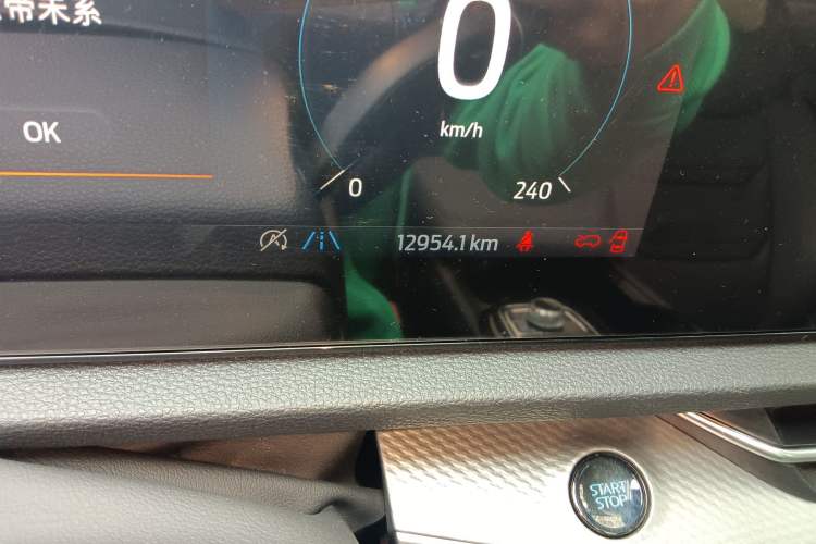 Used Ford Equator Sport 2025 EcoBoost 170 Platinum Edition Odometer Close Up