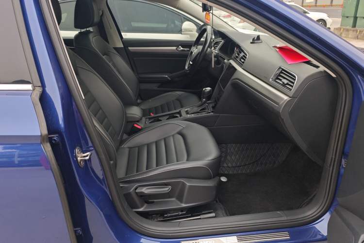 Used Volkswagen Lamando 2021 280TSI DSG Comfort Edition Right Front Seat