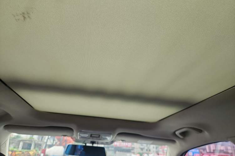 Used Geely Auto Emgrand X7 Sport 2018 1.8TD Automatic Two-Wheel Drive Smart Connect 4G Internet Edition Headliner