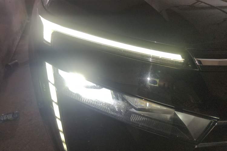 Used GAC Trumpchi E8 2024 Honor Series 2.0L Honor Edition Right Front Headlight