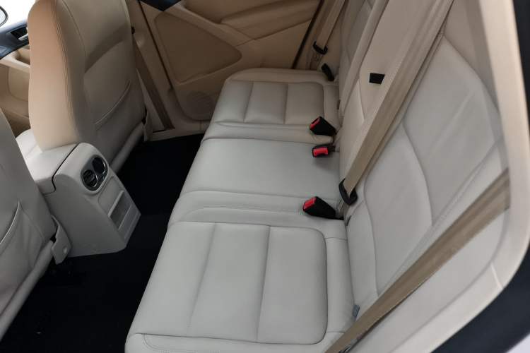 Used Volkswagen Tiguan 2013 1.8 TSI Automatic Two-Wheel Drive Comfort Edition Left Rear Seat