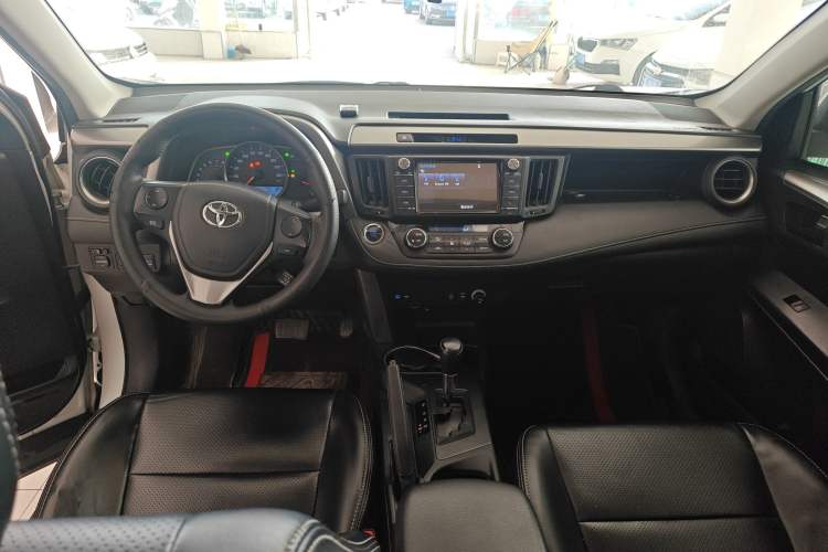 Used Toyota RAV4 2018 2.0L CVT Two-Wheel Drive Fashion X Edition