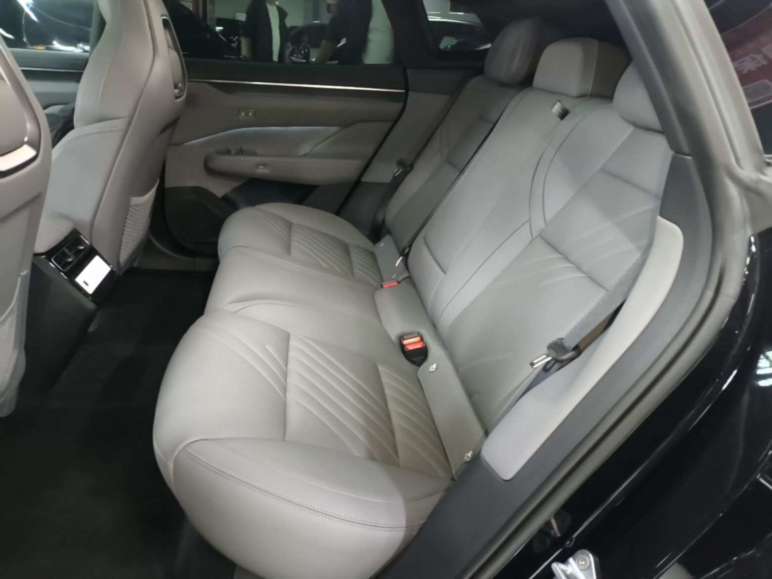 Zeekr 001 2024 YOU Edition 100 kWh All-Wheel Drive — снимка 20