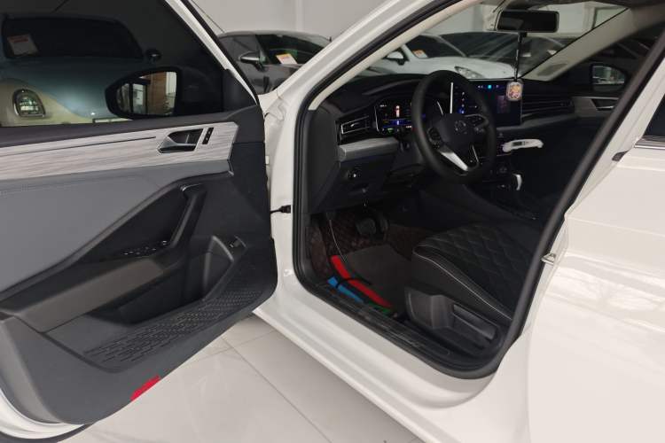 Used Volkswagen Sagitar 2023 300TSI DSG Excellence Edition Driver Seat