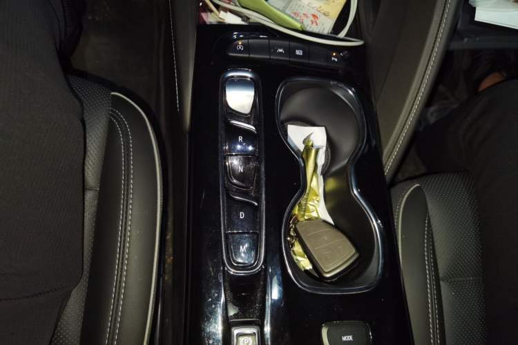 Used Buick Envision 2022 Facelift Encore S 552T Two-Wheel-Drive Luxury Model Gear Lever