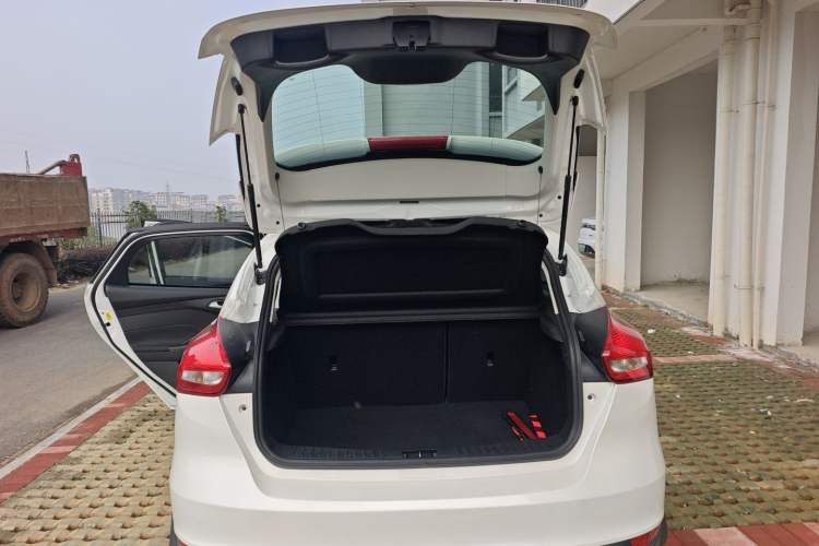 Used Ford Focus 2017 Hatchback 1.6L Automatic Comfort Plus SmartDrive Edition
