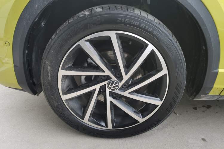 Used Volkswagen T-ROC 2023 300TSI DSG Two-Wheel Drive Starlight Edition
