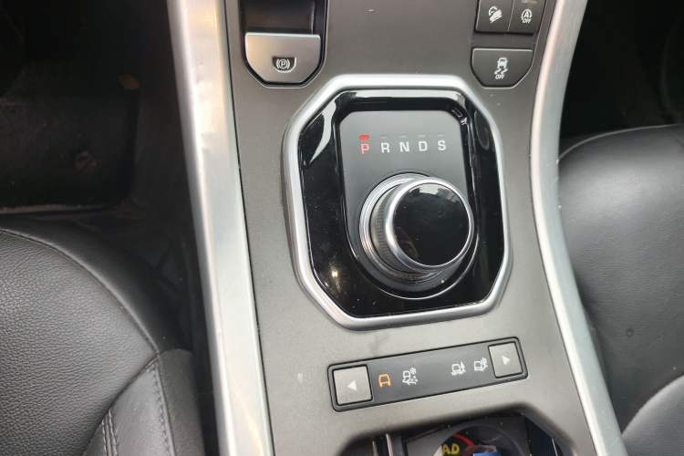 Used Land Rover Range Evoque 2018 240 PS SE Smart Brilliance Edition Gear Lever