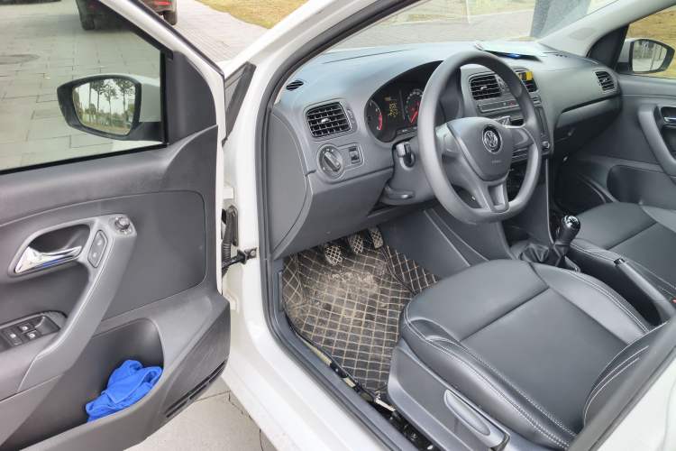 Used Volkswagen Polo 2016 1.4L Manual Fashion Model
