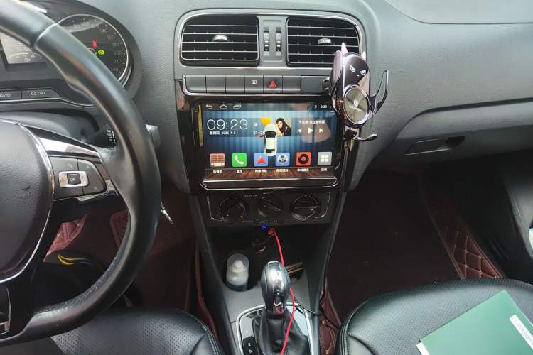 Used Volkswagen Polo 2016 1.6L Automatic Comfort Model Audio And AC Panel