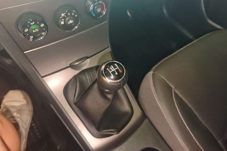 Used BYD L3 2015 Energy-Efficient Model 1.5L Manual Comfort Edition Gear Lever