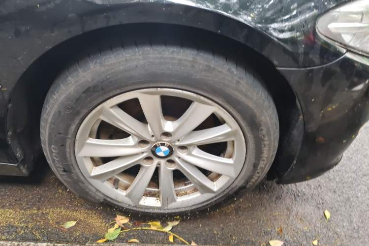 Used BMW 5 Series 2014 520Li Elegant Model Right Front Wheel Hub