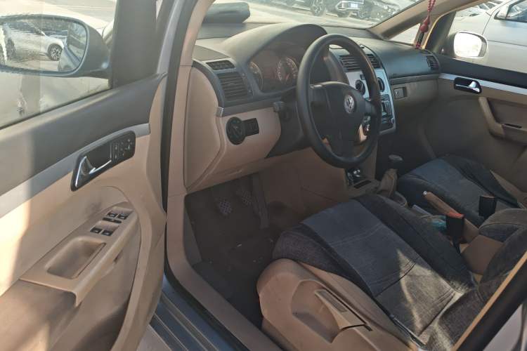 Used Volkswagen Touran 2008 2.0L Smart Edition 5-seat Manual Driver Seat