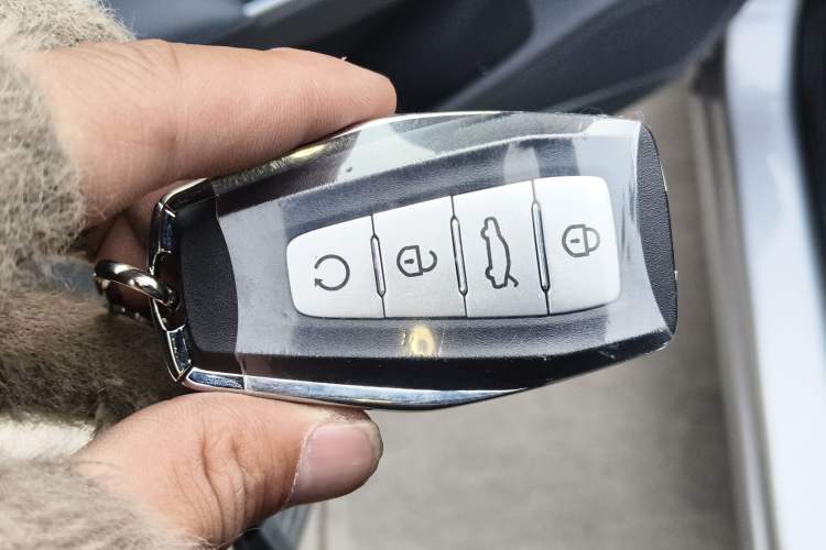 Used Geely Auto Emgrand X7 Sport 2026 Model 1.5TD Aspirational Vehicle Key