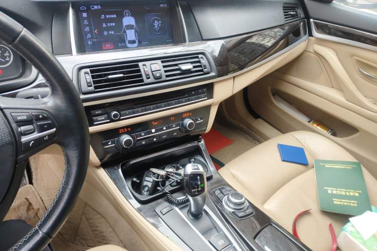 Used BMW 5 Series 2011 523Li Leading Model
