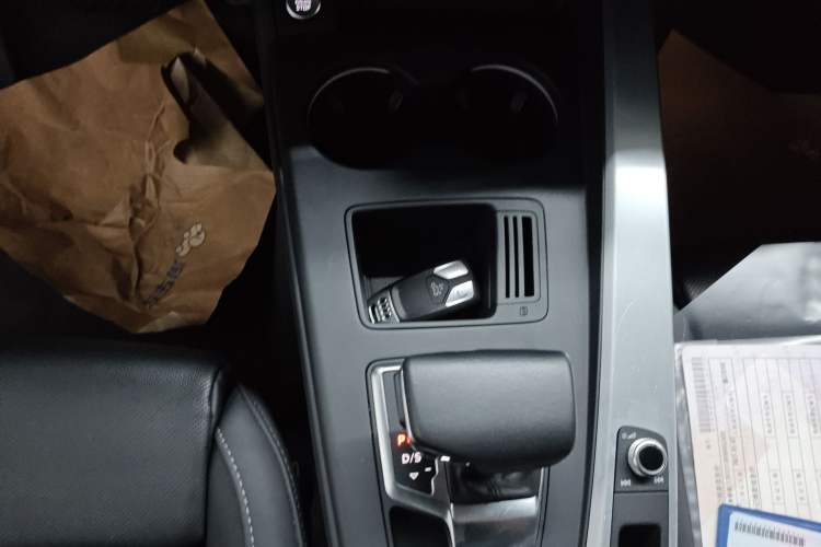 Used Audi A4L 2022 40 TFSI Fashion Dynamic Model Gear Lever