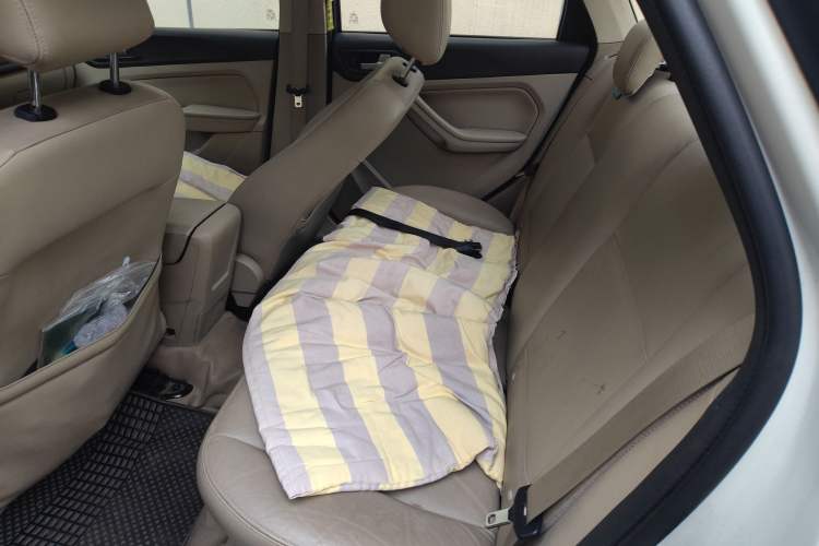 Used Ford Focus 2013 Sedan Classic 1.8L Automatic Fashion Edition
