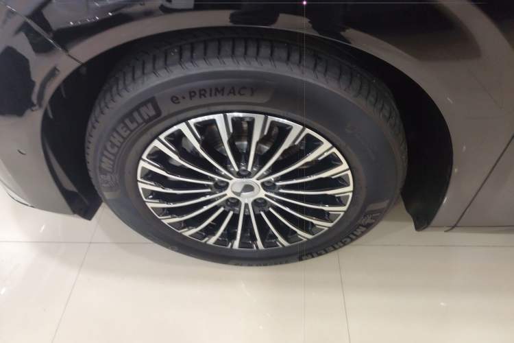 Used Denza D9 2022 DM-i 970 Four-Wheel Drive Flagship Model Exterior 4