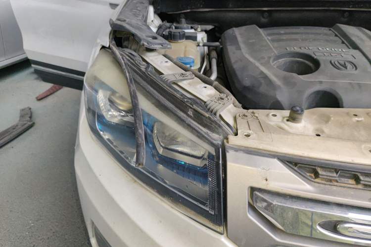 Used CHANGAN CS75 2014 1.8T Automatic Elite Model China IV Standard Right Front Headlight