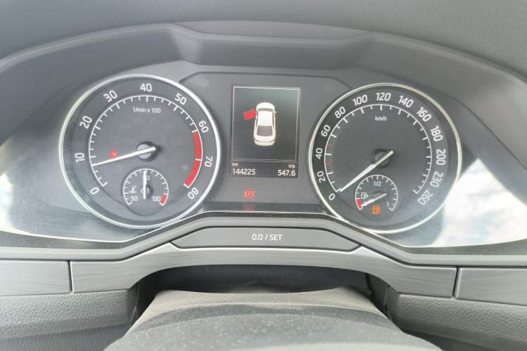 Used Skoda Superb 2016 TSI330 DSG Innovation Edition Odometer Close Up