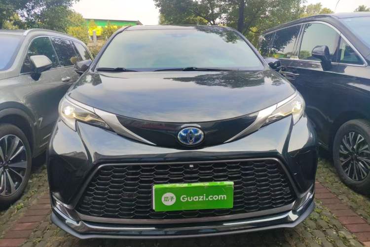 Used Toyota Granvia 2023 2.5L Hybrid Luxury Edition