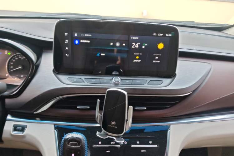 Used Buick GL8 2021 Land Cruiser Executive Class 652T Luxury Model Audio And AC Panel