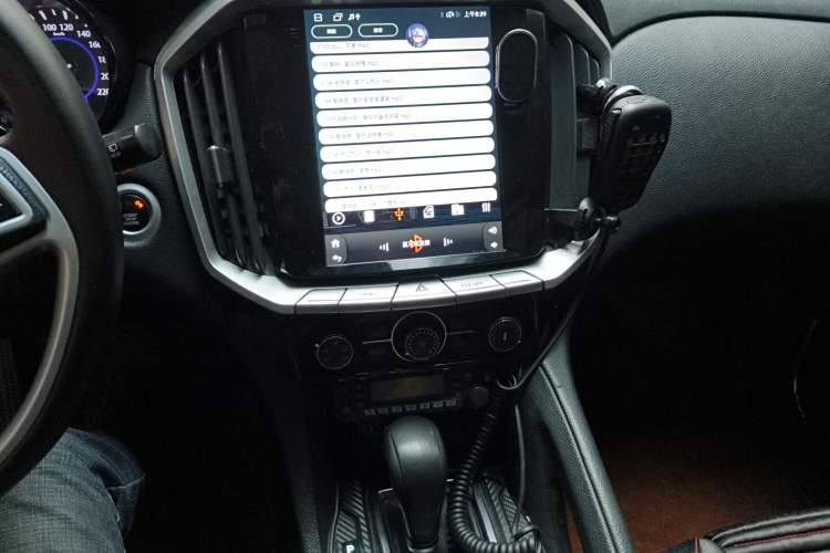 Used JMC Yusheng S350 2016 2.4T Automatic 2WD Diesel Luxury Version with Sunroof 7 Seats Audio And AC Panel