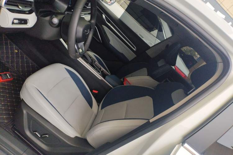 Used Geely Auto Emgrand 2022 4th Generation 1.5L CVT Flagship Model
