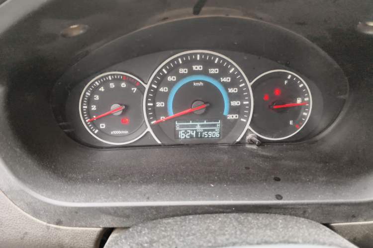 Used Wuling Rongguang V 2016 1.5L Standard Version Odometer Close Up