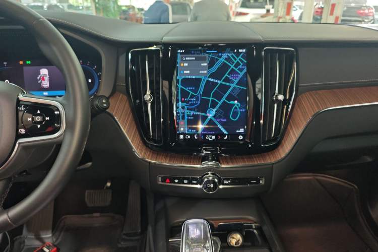 Used Volvo XC60 2024 B5 4x4 Smart Luxury Edition